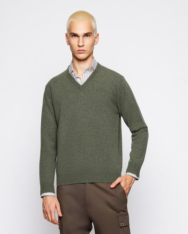 Jersey de punto "Lambswool" cuello pico verde by M