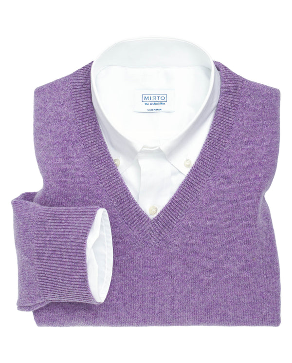 Jersey morado de lambswool (cuello V) by MIRTO