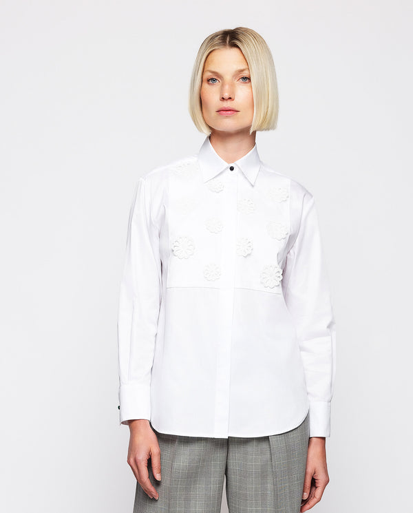 Camisa blanca esmoquin con aplicaciones by MIRTO