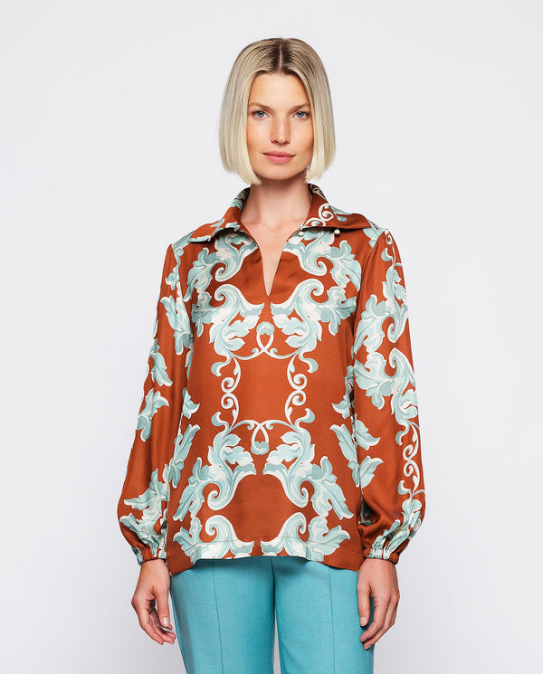 Blusa estampado ornamental color avellana by MIRTO