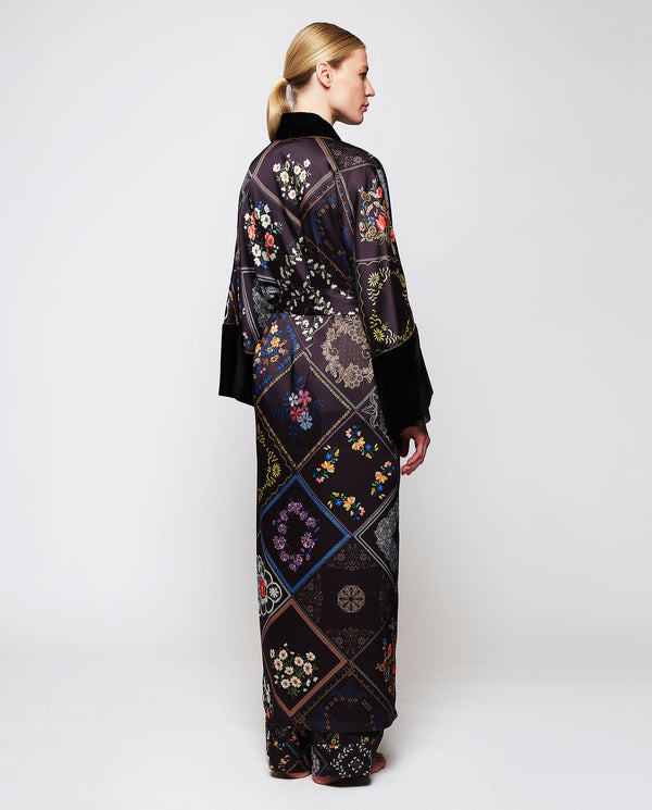 Kimono estampado cuadros florales negro by MIRTO
