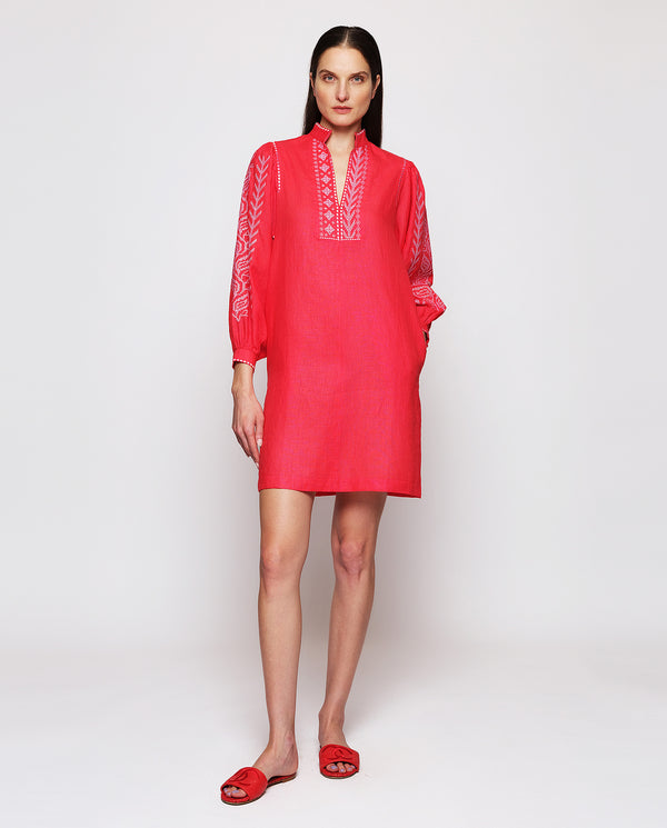 Vestido corto de lino bordado rojo by MIRTO