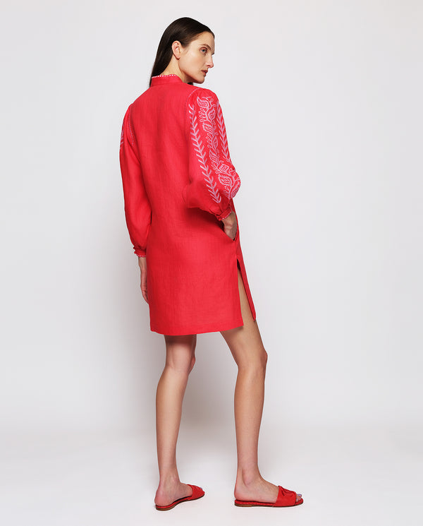 Vestido corto de lino bordado rojo by MIRTO
