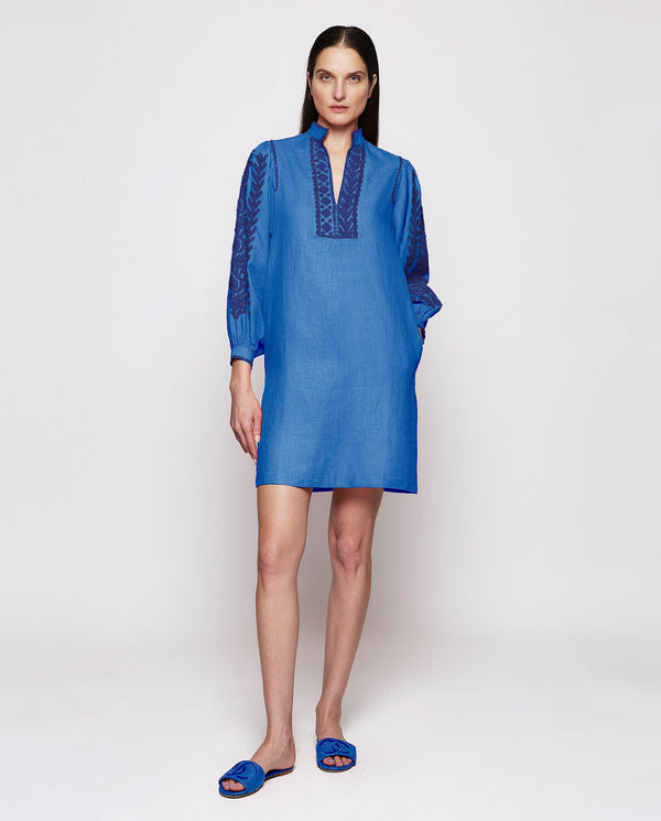 Vestido corto de lino bordado azul by MIRTO